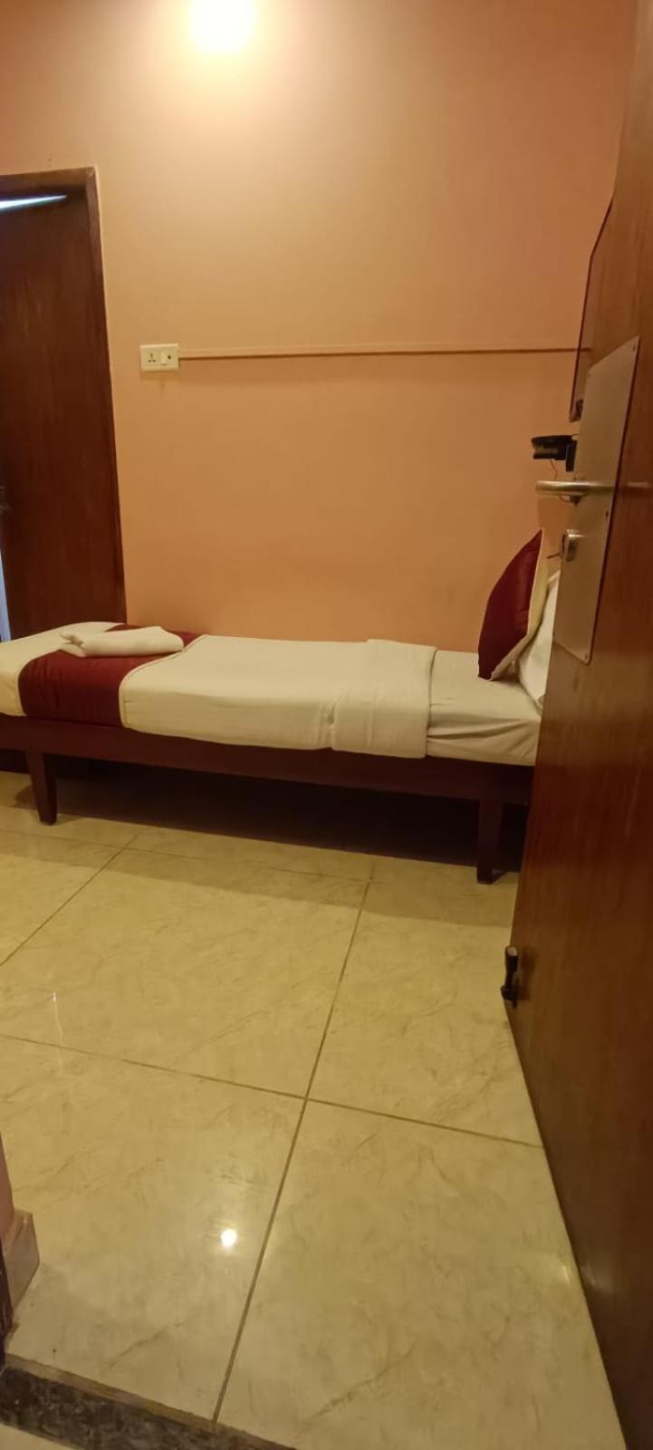 Naksha Tree Hotels Kishore Inn - Koyambedu Csennai Kültér fotó